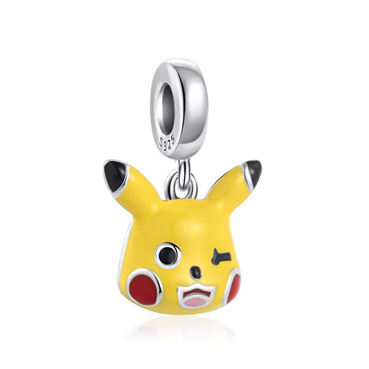 Capturez l’énergie et l'adorabilité du Pokémon le plus emblématique avec le Charm - Pikachu, en argent sterling S925. Représentant le célèbre Pikachu avec ses détails éclatants, ce charm est parfait pour tous les fans de Pokémon. Que ce soit pour exprimer votre passion pour l'univers des Pokémon ou pour ajouter une touche mignonne à votre bracelet, ce charm est un véritable must-have.