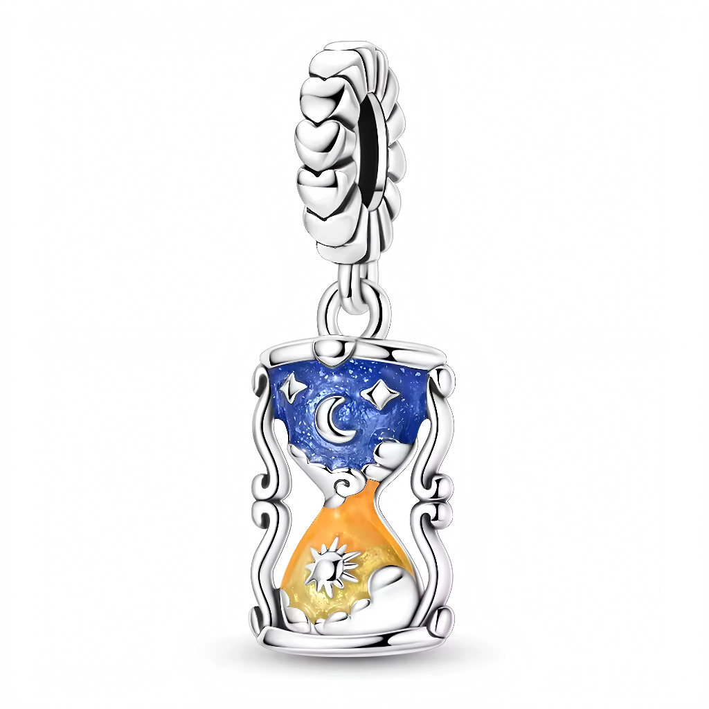 Ce charm en argent 925 forme sablier supérieur bleu nuit lune étoiles pailletées, inférieur orange soleil couchant, cadre ajouré. Symbole passage temps cycles jour-nuit équilibre cosmique.

Caractéristiques

Matière : Argent 925 émail bleu orange zircone.
Design : Structure symétrique symbolique fluide.
Compatibilité : Bracelets colliers thèmes astrologie temps.