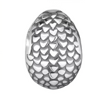 Ce charm pendentif en argent 925 pur reproduit un œuf reptilien texturé de motifs écaille en forme de cœur évoquant naissance mythique. Il symbolise renaissance potentiel et héritage ancestral.

Caractéristiques

Matière : Argent 925 poli reliefs ciselés.
Design : Œuf ovale ajouré bélière intégrée.
Compatibilité : Clip pour bracelets européens.