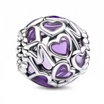 Exprimez votre amour et votre reconnaissance avec ce charm rond en argent 925, orné de petits cœurs violets et portant l’inscription "Mom".
Ce charm élégant et touchant est une déclaration parfaite d’affection pour la personne la plus spéciale de votre vie. Les cœurs violets, symbole de tendresse et d’amour, entourent le mot "Mom", créant un bijou unique et plein de signification. Parfait pour la fête des mères, un anniversaire, ou simplement pour dire "Je t’aime".
