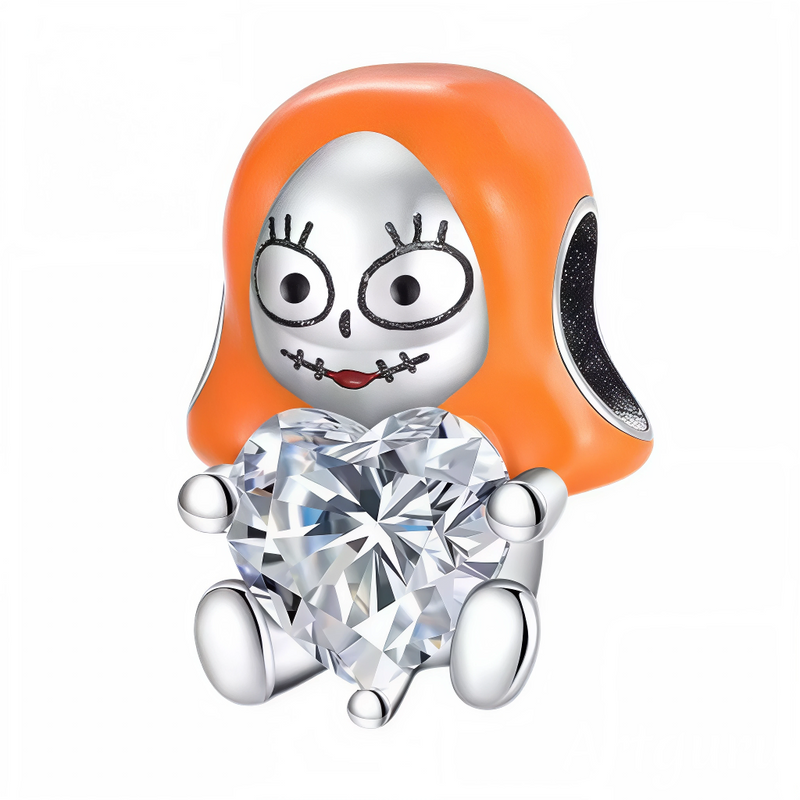 Ce charm pendentif en argent 925 montre Sally de&nbsp;L'Étrange Noël de Monsieur Jack&nbsp;assise gracieusement, cheveux roux, tenant un cœur transparent cristal révélant l’amour intérieur, yeux expressifs rêveurs. Il symbolise amour cousu main, résurrection fidèle et tendresse Halloween.

Caractéristiques :

Matière : Argent 925, cristal clair cœur.
Design : Sally position assise sereine, cœur tenu mains.
Dimensions : 1,8 cm hauteur, pendante gothique légère.