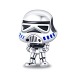 Affichez votre allégeance à l'Empire Galactique avec ce Charm - Stormtrooper, en argent sterling S925. Ce charm représente le casque emblématique des Stormtroopers, les soldats légendaires de l'Empire dans la saga Star Wars. Idéal pour les fans de la franchise, ce charm ajoute une touche galactique et unique à toute collection de bijoux.