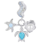 Ajoutez une touche exotique et marine à votre collection avec ce charm unique Océan Bleu ! Conçu en argent 925, ce charm représente une tortue bleue délicatement sculptée, accompagnée d’une étoile de mer et d’un coquillage, capturant l’essence des merveilles sous-marines. Ce design détaillé et apaisant est parfait pour les amoureux de la mer et ceux qui rêvent de plages paradisiaques.