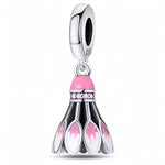Ajoutez une touche dynamique et sportive à votre collection avec ce charm unique Volant de Badminton ! Conçu en argent 925, ce charm représente un volant de badminton finement sculpté, capturant l’essence de ce sport rapide et plein d'énergie. Ce design léger et élégant est parfait pour les passionnés de badminton et ceux qui aiment célébrer l’esprit du jeu.