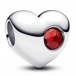 Ajoutez une touche d’amour et d’éclat à votre collection avec ce charm en Argent 925, représentant un cœur délicatement argenté orné d’un strass rouge brillant. Un bijou romantique et élégant, parfait pour sublimer vos bracelets avec passion.

Caractéristiques

– Matière : Argent 925 (S925).
– Design : Cœur argenté avec strass rouge central.
– Coloris : Argenté brillant avec éclat rouge.
– Style : Romantique, raffiné et lumineux.
