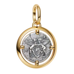 Apportez une touche de douceur et de protection à votre collection avec ce charm médaillon pendentif en Argent 925, finement travaillé avec un plaquage doré et argenté. Il représente deux anges délicats entourant un petit cœur, symbole d’amour et de bienveillance. Un bijou raffiné et émouvant, parfait pour évoquer tendresse et spiritualité.

Caractéristiques
– Matière : Argent 925 (S925) avec plaquage doré et argenté.
– Design : Médaillon pendentif avec deux anges et petit cœur.
– Coloris : Mélange doré et 