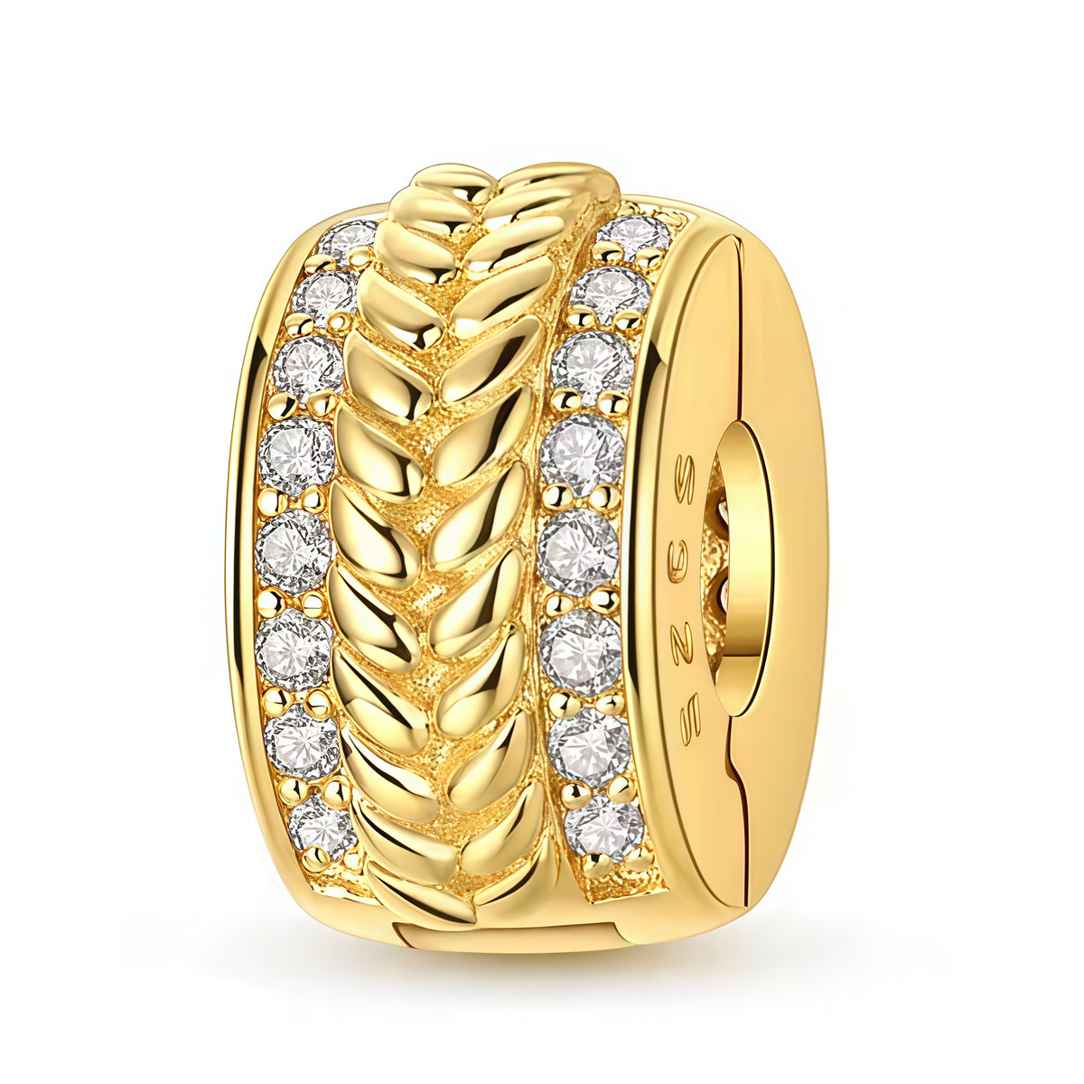 Clip élégant représentant un épi de blé finement travaillé en argent 925 avec une finition dorée. Son design délicat est sublimé par deux rangées de pierres scintillantes, apportant une touche lumineuse et sophistiquée à votre bracelet.

Caractéristiques :

- Matière : Argent 925.
- Design : Épi de blé stylisé encadré de pierres scintillantes.
- Style : Élégant, raffiné, lumineux et intemporel.
- Symbolique : Abondance, prospérité, croissance, richesse et réussite.
- Compatibilité : Clip compatible avec bra