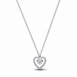Apporte une touche de douceur et d’éclat à ton style avec ce collier argenté orné d’un pendentif cœur serti de strass. Son design délicat et lumineux symbolise l’amour, la tendresse et l’élégance, tout en restant facile à porter au quotidien. Un bijou raffiné et intemporel, parfait pour illuminer une tenue avec subtilité.

Caractéristiques :

- Matière : Argent 925.
- Design : Cœur argenté serti de strass brillants.
- Dimensions : Taille délicate et confortable à porter.
- Style : Bijou romantique, féminin 