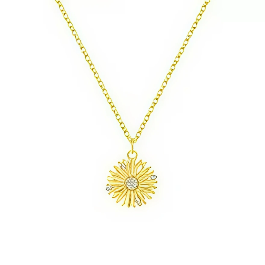 Ce collier doré met en valeur un petit pendentif soleil stylisé, aux rayons longs et fins, dont le centre est rehaussé d’un disque pavé de petits cristaux clairs pour un éclat lumineux. Le médaillon est suspendu à une chaîne fine à maillons réguliers, assortie au pendentif, qui se pose délicatement sur le décolleté pour un rendu chaleureux et élégant.

Caractéristiques :
Matière : Métal doré avec cristaux clairs.
Design : Pendentif soleil texturé aux rayons rayonnants, centré par un cœur pavé de brillants.
