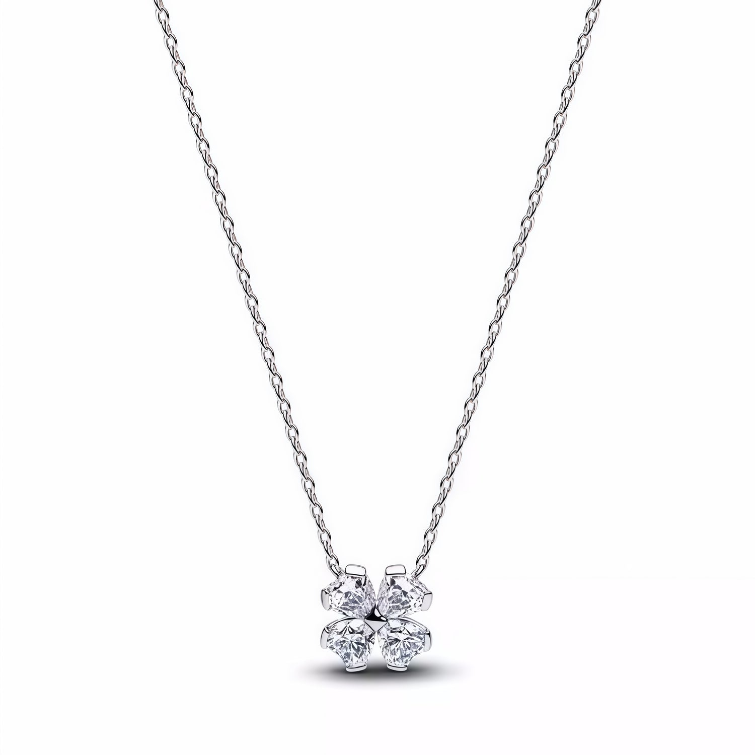Apporte une touche de chance et d’élégance à ton style avec ce collier argenté orné d’un trèfle délicatement serti de strass. Son design raffiné et lumineux capte la lumière avec subtilité, tout en symbolisant la chance, l’harmonie et la beauté. Un bijou chic et intemporel, facile à porter au quotidien comme pour une occasion spéciale.

Caractéristiques :

- Matière : Argent 925.
- Design : Trèfle argenté serti de strass brillants.
- Dimensions : Taille délicate et confortable à porter.
- Style : Bijou port