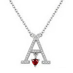 Ce collier en argent 925 met en avant une grande lettre « A » stylisée, entièrement pavée de petits cristaux clairs pour un maximum de brillance. Au centre de la barre horizontale pend un petit cœur rouge facetté, fixé par une bélière discrète, qui apporte une touche romantique et personnalisée.

Caractéristiques :

-Matière : Argent 925/1000 (sterling silver) avec incrustation de cristaux transparents et charm cœur en pierre synthétique rouge.
-Design : Pendentif initiale « A » aux lignes épurées, décoré d