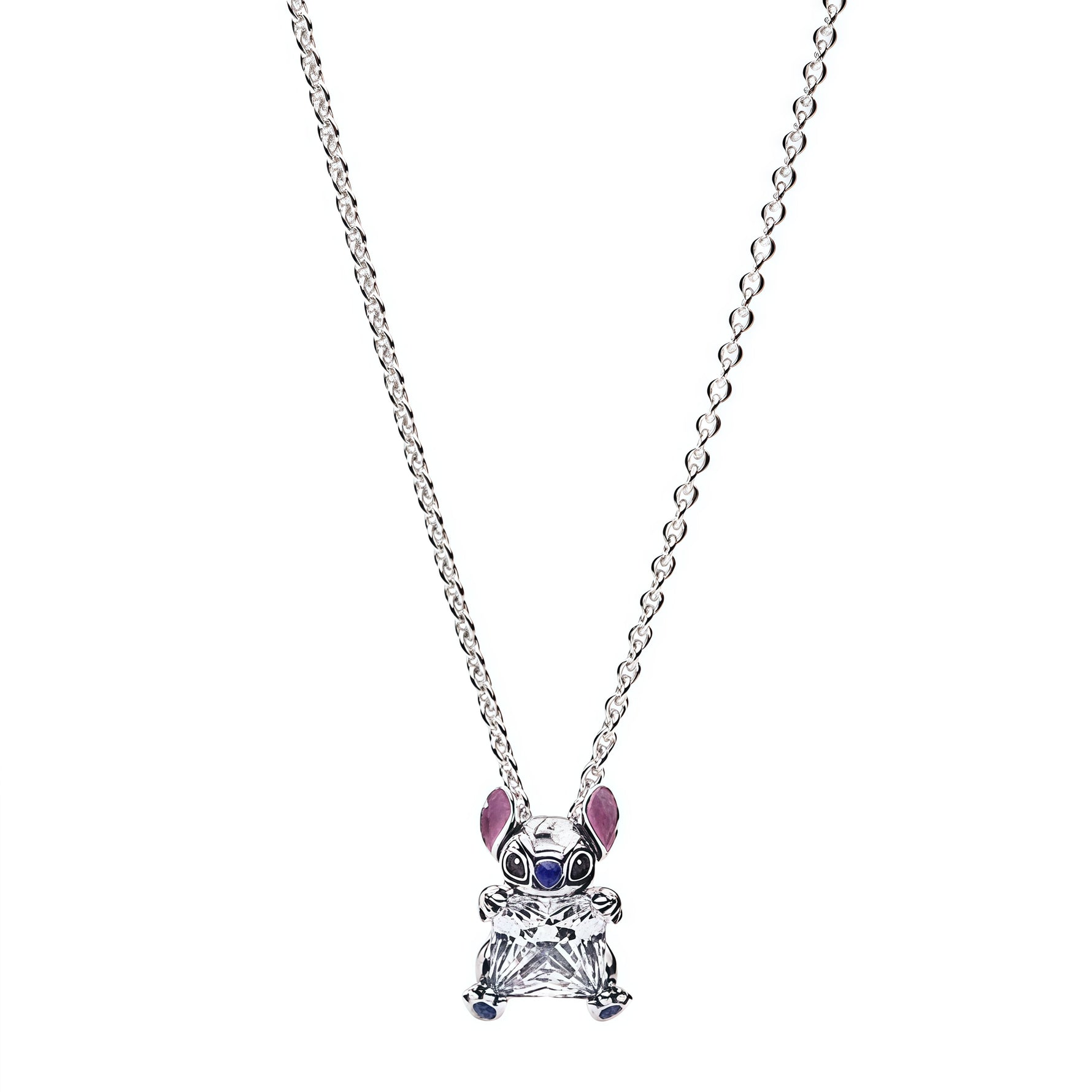 Apporte une touche à la fois mignonne et pleine de caractère à ton style avec ce collier Stitch. Inspiré de l’univers Disney, il met en valeur le célèbre personnage dans un design simple, amusant et attachant. Un bijou idéal pour les fans de Lilo et Stitch qui veulent porter un accessoire original au quotidien.

Caractéristiques :

- Matière : Argent 925.
- Design : Stitch avec finitions soignées.
- Dimensions : Taille délicate et confortable à porter.
- Style : Bijou Disney, raffiné et original.
- Symboliq