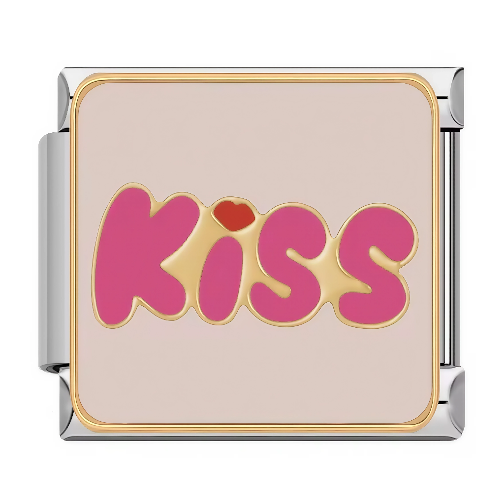 Ce charm italien met en scène le mot&nbsp;“Kiss”&nbsp;en rose vif sur un fond crème doux, avec une petite bouche rouge stylisée à la place du point du “i”. Ce design romantique et girly est idéal pour ajouter une touche de séduction ou pour offrir un clin d’œil affectueux à une personne spéciale sur un bracelet à charms italien.