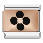 Ce charm italien en or rose représente un trèfle noir à 4 feuilles, symbole d’élégance et de chance. Fabriqué en acier inoxydable de haute qualité avec une finition en or rose sophistiquée, il combine robustesse et raffinement. Il se fixe facilement à nos bracelets composés de 17 maillons de charms, qui s’étendent et se contractent pour s’ajuster parfaitement à votre poignet. Tous nos charms italiens sont compatibles entre eux, vous permettant de personnaliser votre bijou en ajoutant ou retirant des liens s
