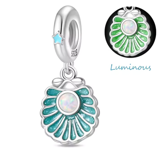 Charm Coquillage avec Perle – Élégance Marine
