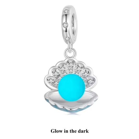 Charm pendentif coquillage avec perle - "Glow in the Dark"