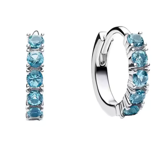 Boucles d’Oreilles Argentées avec Strass Bleu – Élégance Scintillante