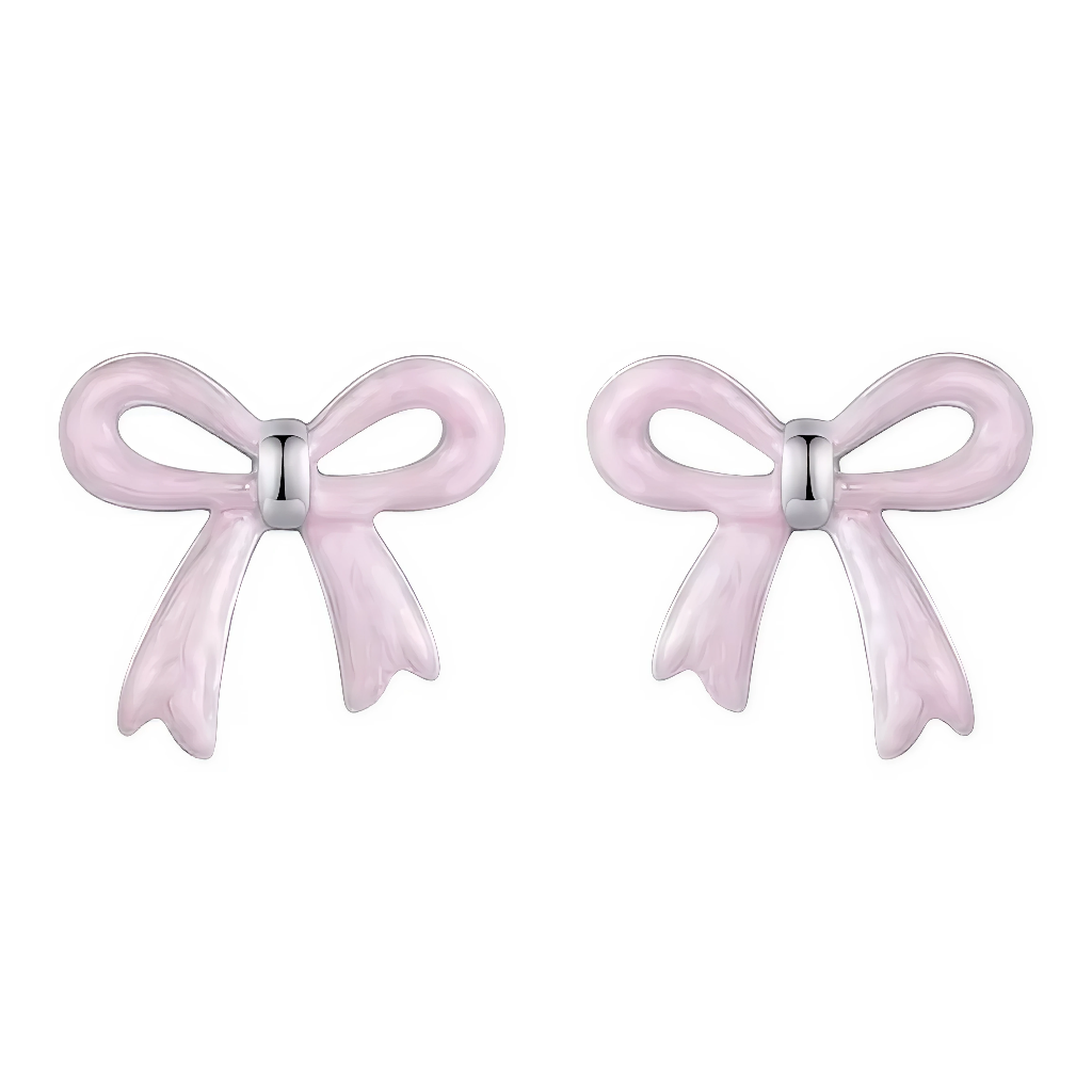 Ces boucles d’oreilles puces représentent deux nœuds ruban stylisés recouverts d’un émail rose tendre, rappelant immédiatement le ruban d’Octobre Rose. Leur format minimaliste permet de les porter tous les jours en signe de solidarité et d’espoir, seules ou assorties à un bracelet ou un collier à thème. Idéales comme cadeau attentionné pour une proche touchée par la maladie, une survivante ou pour soutenir une cause qui tient à cœur.