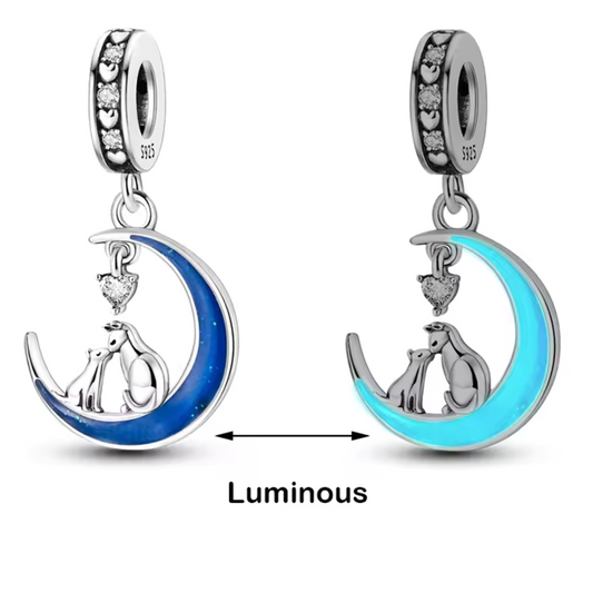 Charm Pendentif Lune avec Animaux – "Glow in the Dark"