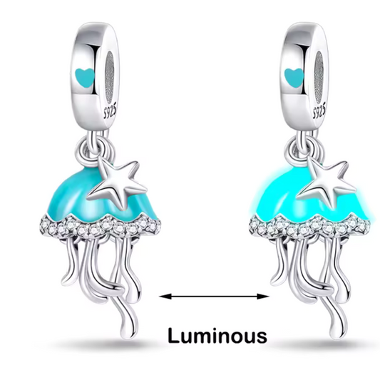 Charm Pendentif Méduse – "Glow in the Dark"