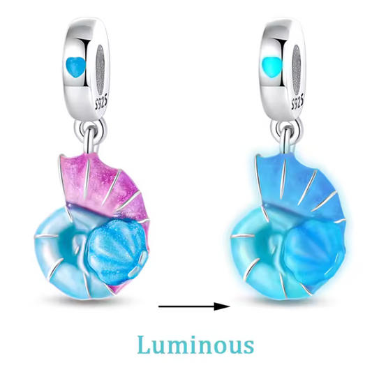 Charm Pendentif Coquillage – "Glow in the Dark"