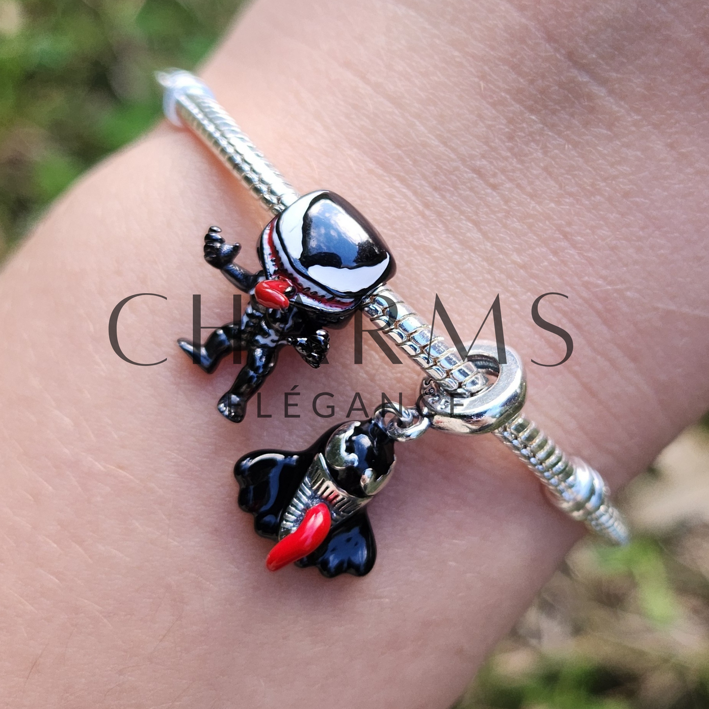 Offre Duo Venom – Deux charms en argent 925 inspirés de l’univers Venom. Parfaits pour les fans de super-héros et de designs audacieux. Compatible avec bracelets et colliers à charms.